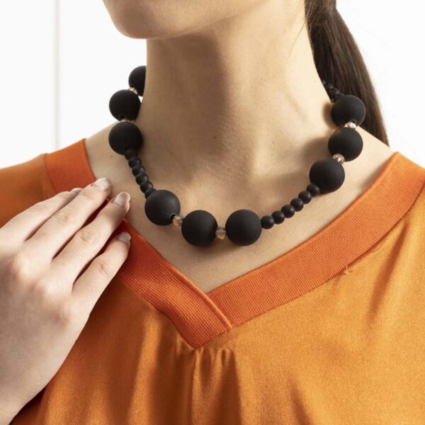 Κολιέ ματ χάντρες