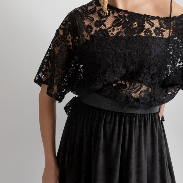 Μαύρη μπλούζα δαντέλα