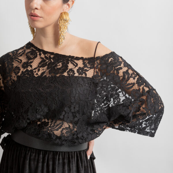 Μαύρη μπλούζα δαντέλα